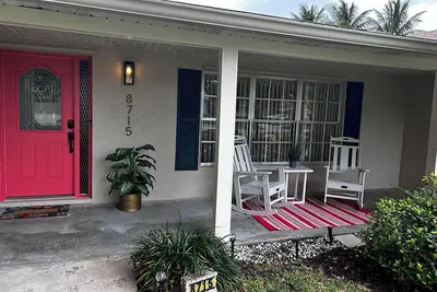 Image de Très belle maison de 3 chambres et 3 salles de bain en Floride à 1 1/2 mille de la plage de Jupiter Island