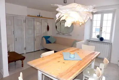 Image de Prix de lancement: Appartement À Parasio: dans la vieille ville calme, à pied de la plage