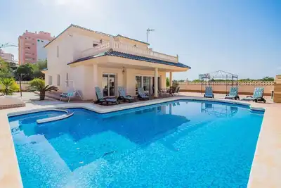 Image de Chalet confortable avec piscine 2e ligne de Mar
