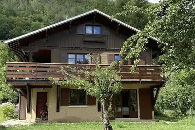 Image de Chalet familial rénové - à deux pas du centre village - animaux bienvenus!