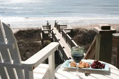 Image de Belle maison! Mis à jour! Oceanfront Ascenseur et piscine privée