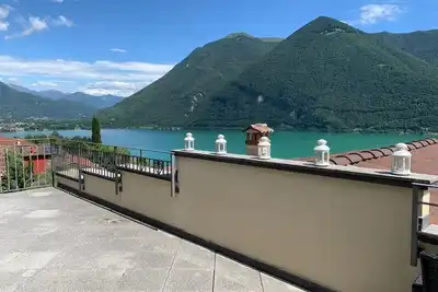 Image de Appartement calme et ensoleillé avec grande terrasse panoramique.