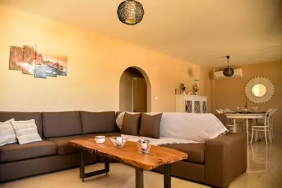 Image de Élégant appartement avec vue spectaculaire près de la plage Ammopi