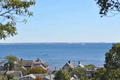 Image de Vues sur tous les étages. Luxe isolé, proche de la plage de la baie et du centre-ville.