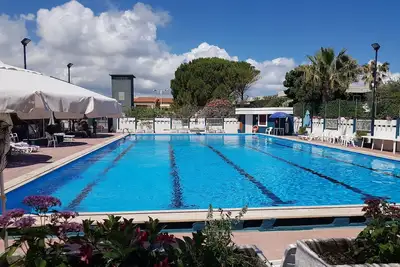 Image de Rometta Marea: Villa dans un complexe résidentiel avec piscine à seulement 100 mètres de la mer