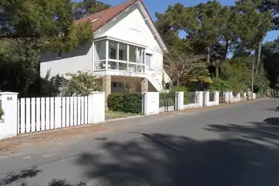 The house charming bauloise 10 min walk from the beach