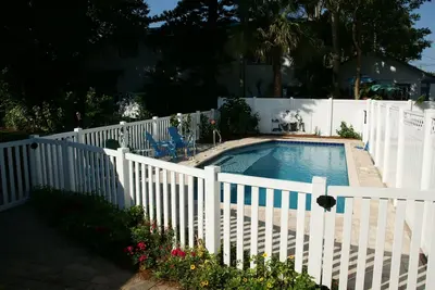 Image de Naples Historic Home - Maison d'hôtes 1 chambre-étapes de la plage, au calme