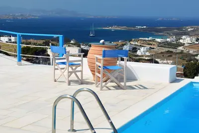 Image de \"White Blue\" Appartement simple avec vue sur l'océan et la piscine à Krotiri Paros