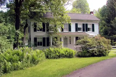 Image de A 200 ans, centre salle coloniale entre les Berkshires et la rivière Hudson