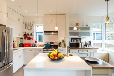 Image de Maison unique sur la côte ouest près de Ubc