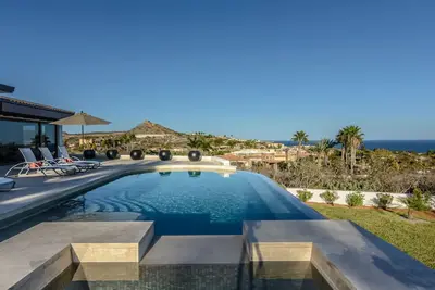 Image de Nouvelle maison de luxe contemporaine dans les gated Fundadores, le premier développement dans Plc