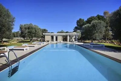 Image de location villa vacances italie, pouilles, puglia, grande villa, piscine, climatisation, proche plages, internet wi-fi,