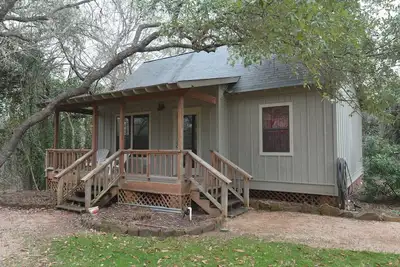 Image de Charmant cottage de 2 chambres surplombant Cypress Creek, près de Wimberley Square