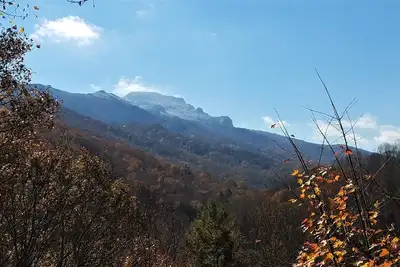 Image de Vues grandioses spectaculaires sur la montagne depuis trois niveaux, situé au centre