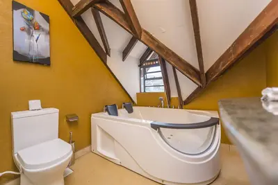 Image de Isaac House -: Belle maison d'hôtes rustique au pied des collines de Lukenya