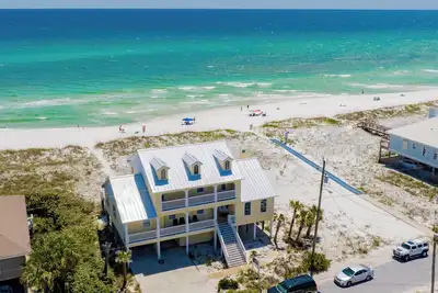 Image de Accueil magnifique en bord de mer ~ Belle vue sur le golfe ~ Grande terrasse privée et grill!