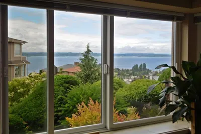 Image de Appartement calme de 1200 pieds carrés avec vue, près de la plage
