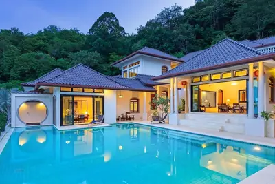 Villa de luxe en bord de mer à Hai Leng