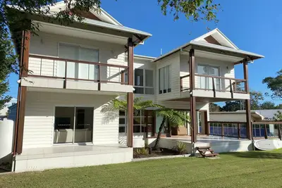 Image de Belle maison familiale de plage avec piscine sur la meilleure plage de la baie