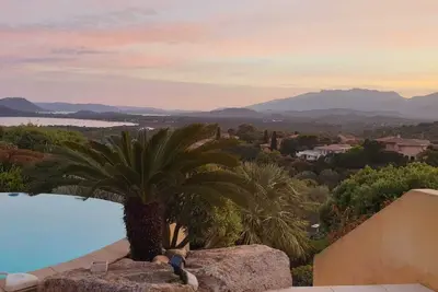 Image de villa 4 étoiles, piscine privée, vue mer montagne, Climatisation calme  confort