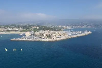 Image de Appt vue Mer\/Plage, Port de Bormes, 2' à pied plage la Favière. Piscine.