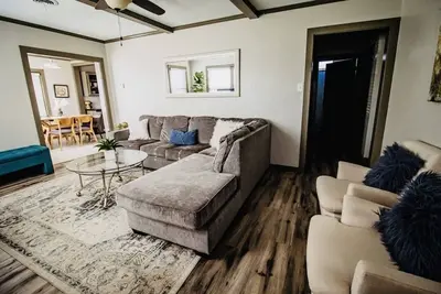 Image de Maison confortable et élégante à 2 pâtés de maisons de la Texas A & M University