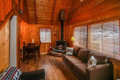 Image de Twin Bear: 2 Br \/ 1 Ba maison à Sugarloaf, pour 4 personnes