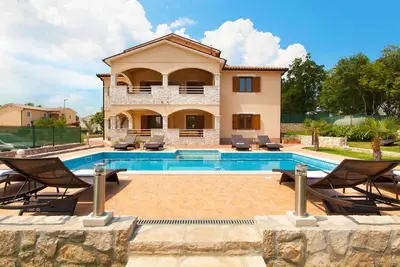 Image de Belle villa moderne dans un petit village proche de la mer