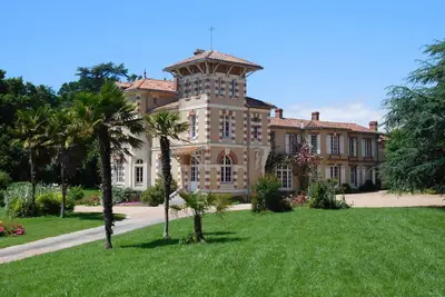 Image de Grande villa italienne avec son parc, sa piscine et son tennis