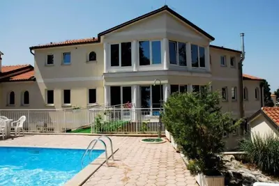 Image de Exclusive villa with pool, guest rooms with rich breakfast buffet