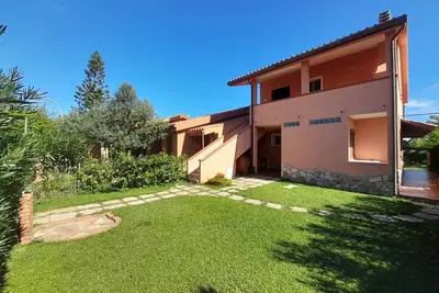 Image de appartement de trois pièces au premier étage avec a / c à 280 mètres de la mer