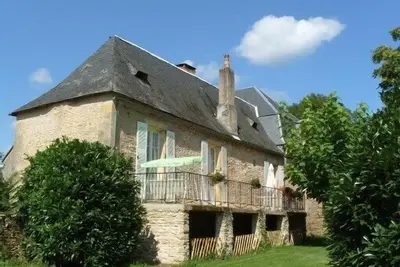 Image de Gite de charme au coeur du perigord noir avec piscine
