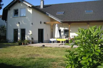 Image de Large, friendly apartment with garden