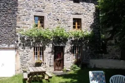 Image de Maison entièrement rénovée tout confort à 1km de la forêt, très belle région