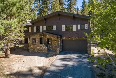 Image de Beau chalet maison nichée dans la forêt