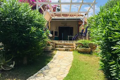 Image de chalet de charme avec vue sur la mer Ă quelques pas de la plage