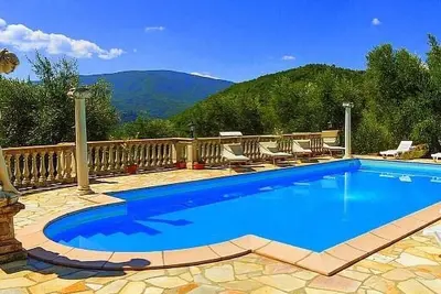 Image de Belle villa avec piscine d'eau salée chauffée au coeur de la Toscane