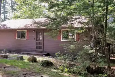 Image de Chalet 4 Br sur le lac Winnipesaukee avec l'utilisation de petits bateaux