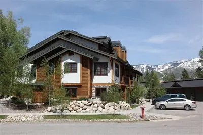Image de 3 Br + Loft Condo pour 12 personnes Situé au cœur de Steamboat Springs