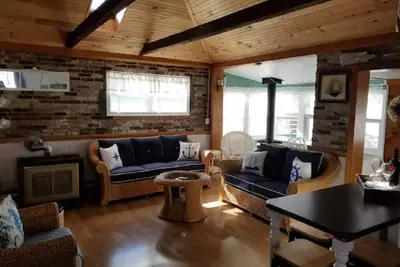 Image de Bungalow Riverside - Par Narragansett Bay, à quelques minutes de l'historique Newport. Disponible