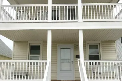 Image de Belle maison Wildwood récemment rénovée disponible à la location tout l'été.
