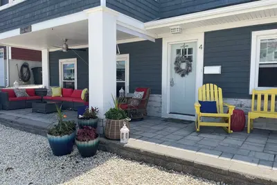 Image de Maison familiale - à seulement deux maisons de l'océan! !