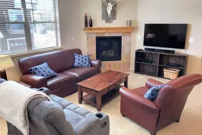 Image de Spacieux condo avec garage sur la route de la navette