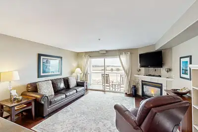 Image de Condo pour chiens avec balcon donnant sur la baie et vue imprenable!