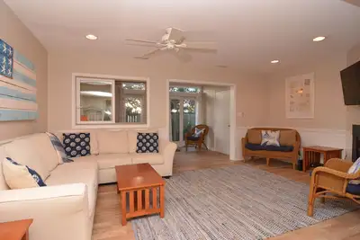 Image de Prix réduits! Beau et spacieux Townhome 3 Br pour 8 personnes avec douche extérieure et parking