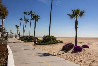 Image de Étapes de Sable et de la baie, et magnifiquement rénovées avec goût. Abordable!