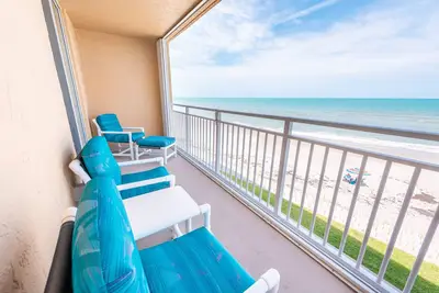 Image de Location de vacances en bord de mer, de belles vues depuis le balcon du 3ème étage.
