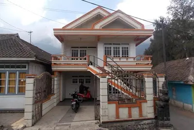 Image de Villa \/ Chambre chez l'habitant Wonotoro Asri Bromo