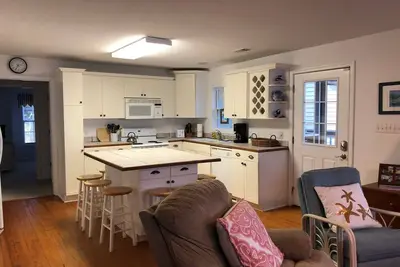 Image de Cozy Family Beach Cottage - 3ème rangée avec vue sur l'océan