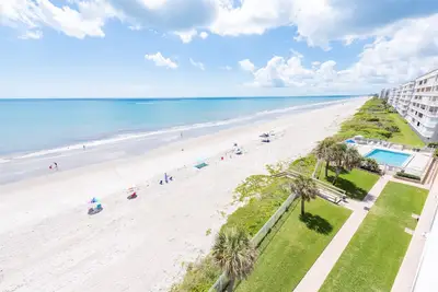 Image de Location de vacances en bord de mer, de belles vues depuis le balcon du 6ème étage.
